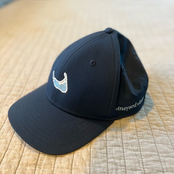 Vineyard Vines Nantucket Hat. - Picture 1 of 2